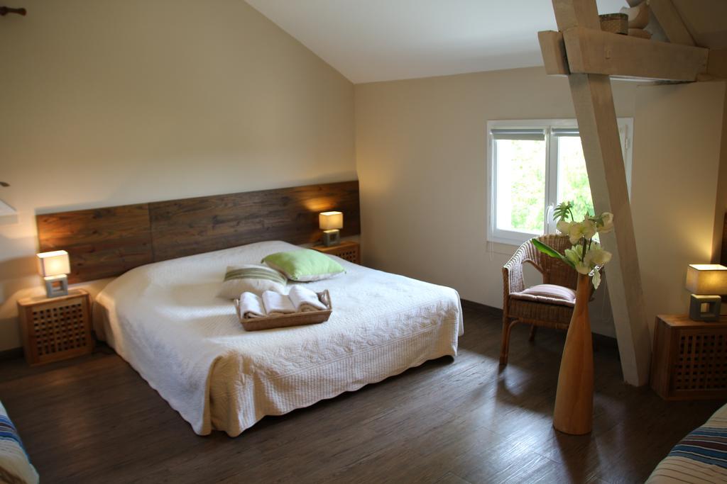 Chambres D'Hotes Domaine De Compostelle Casteide-Candau Exterior photo